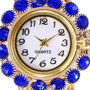 Quartz rhinestone bangle watch